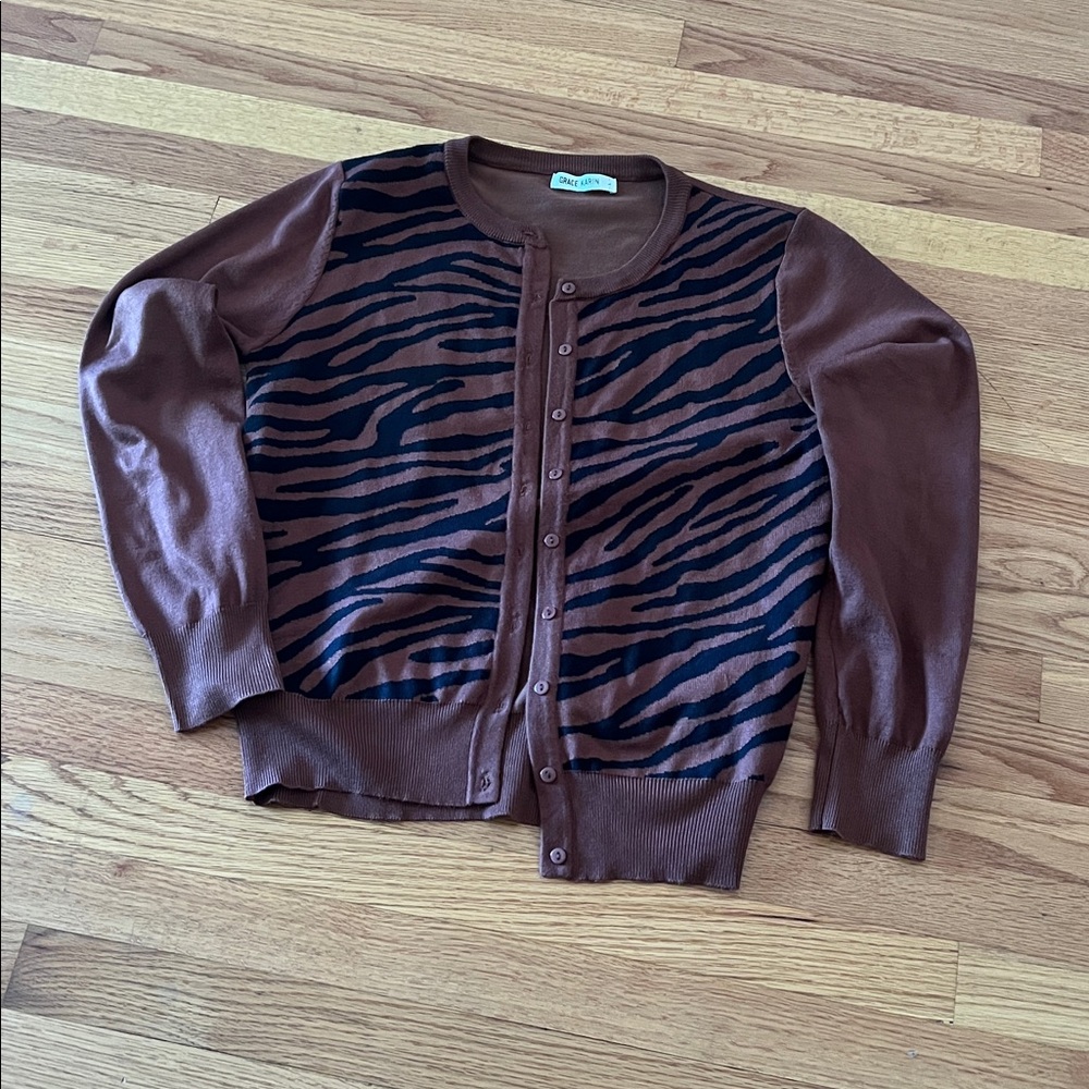 Grace Karin cardigan Russet Brown with front Black Tiger Size L